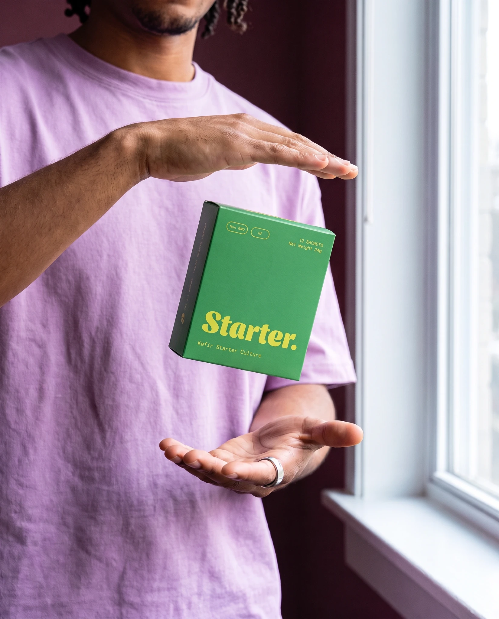 Person presenting a floating green Starter supplement pouch