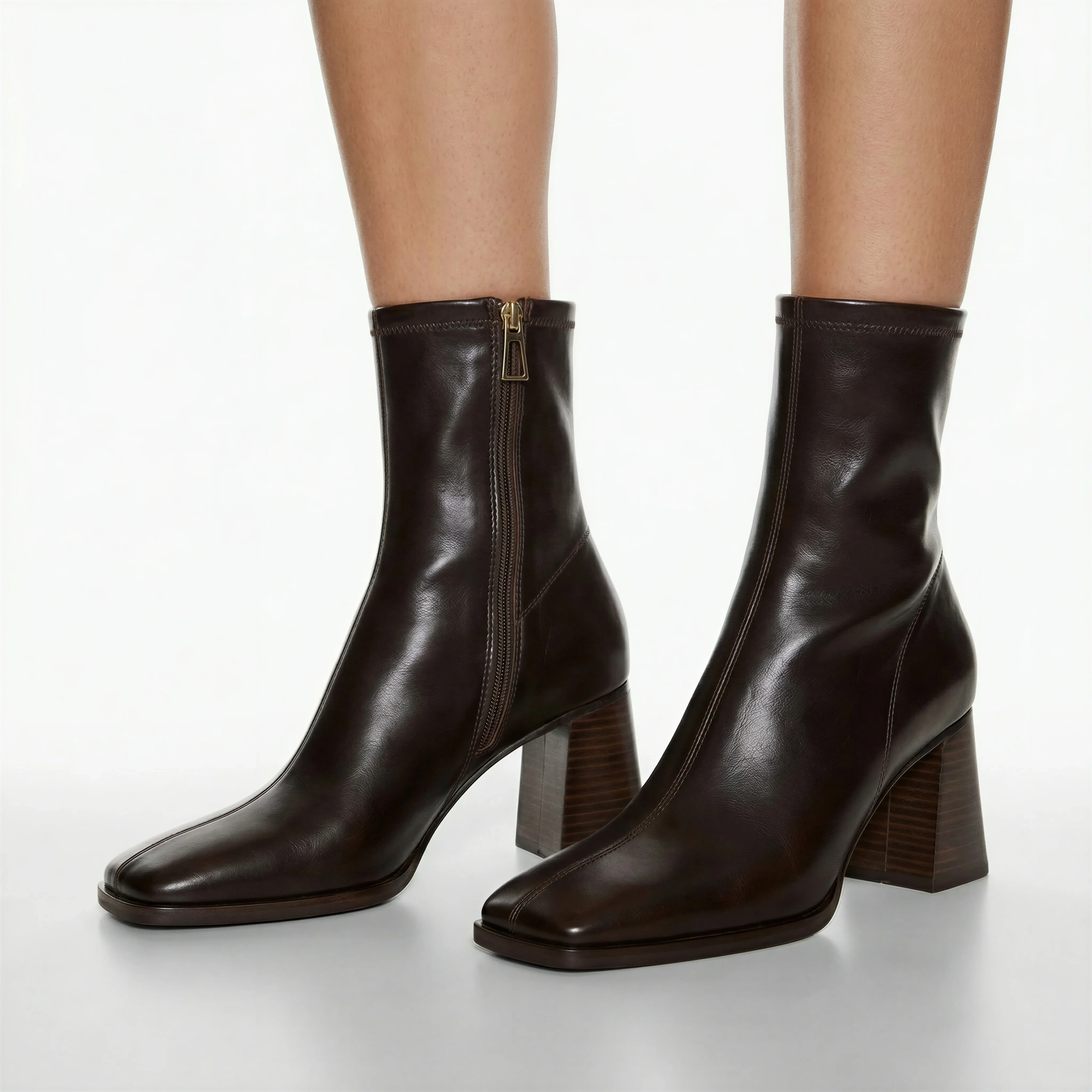 Minimal Shoe Studio scene example for Google Shopping Image Requirements for Ecommerce